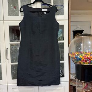 Bloomingdale's Black Sleeveless Lined Silk Shift Dress